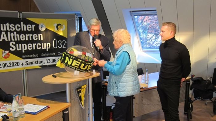 Neuenburg: 1500 Fußballer kommen nach Neuenburg