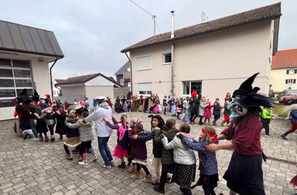 Efringen-Kirchen: Kinder-Fasnachtszug durch Egringen