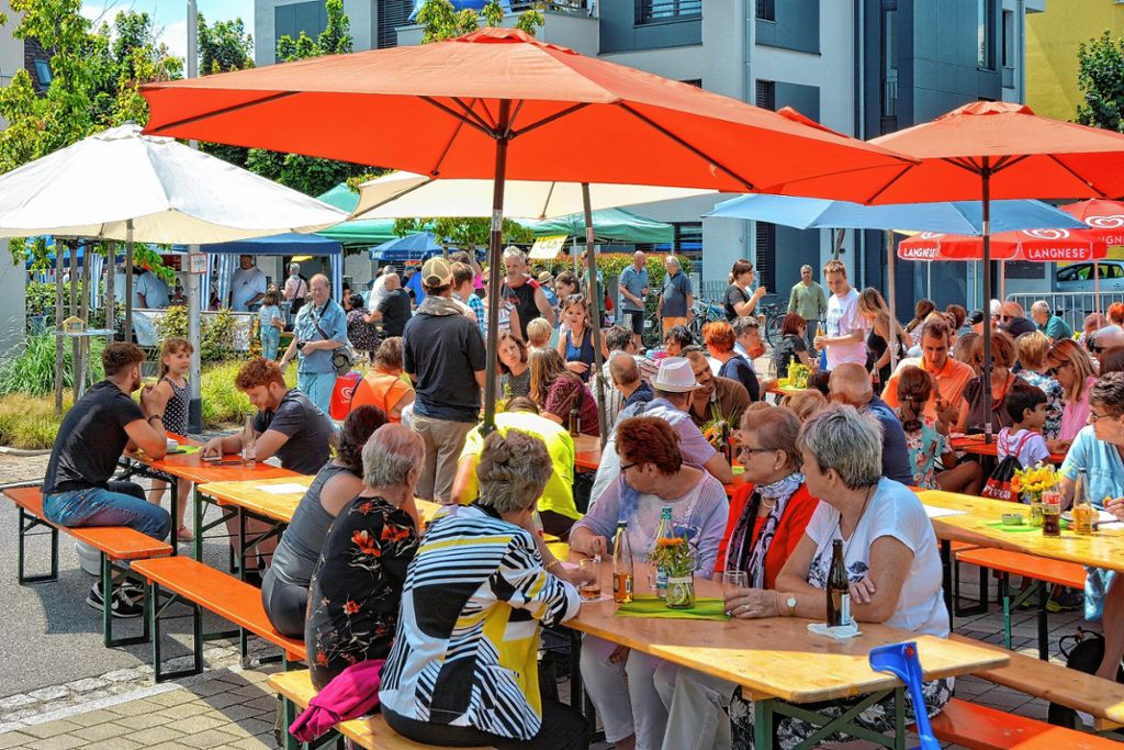 Am Sonntagmittag wurde ein buntes Quartiersfest am Messeplatz gefeiert. Foto: Joachim Pinkawa