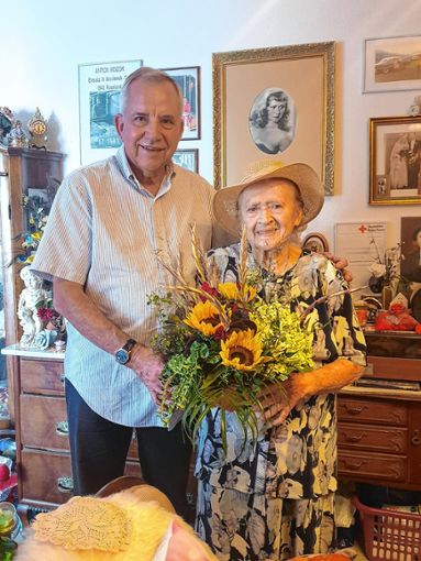 Helmut Binder gratuliert Lydia Kozok zum 95. Geburtstag. Foto: zVg