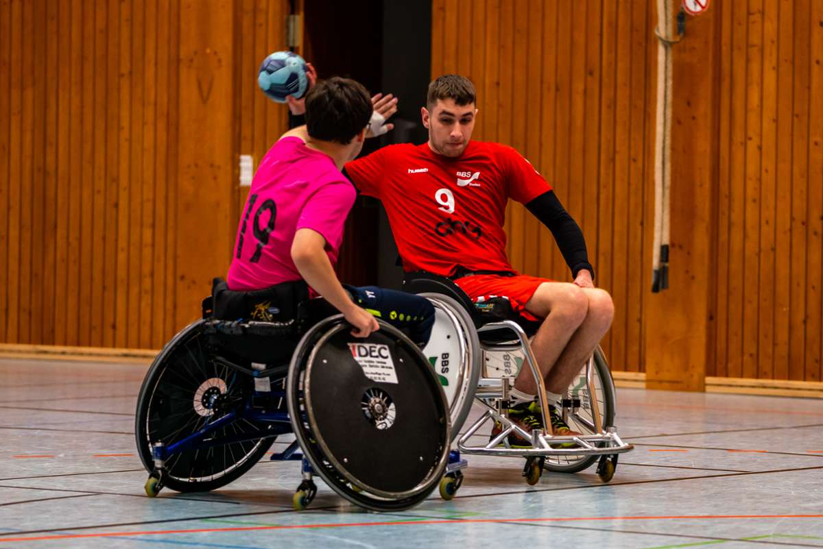 Rollstuhl-Handball ist ebenso rasant und attraktiv wie das Spiel bei den „Fußgängern“.   Foto: zVg/Marco Schreiber/BBS
