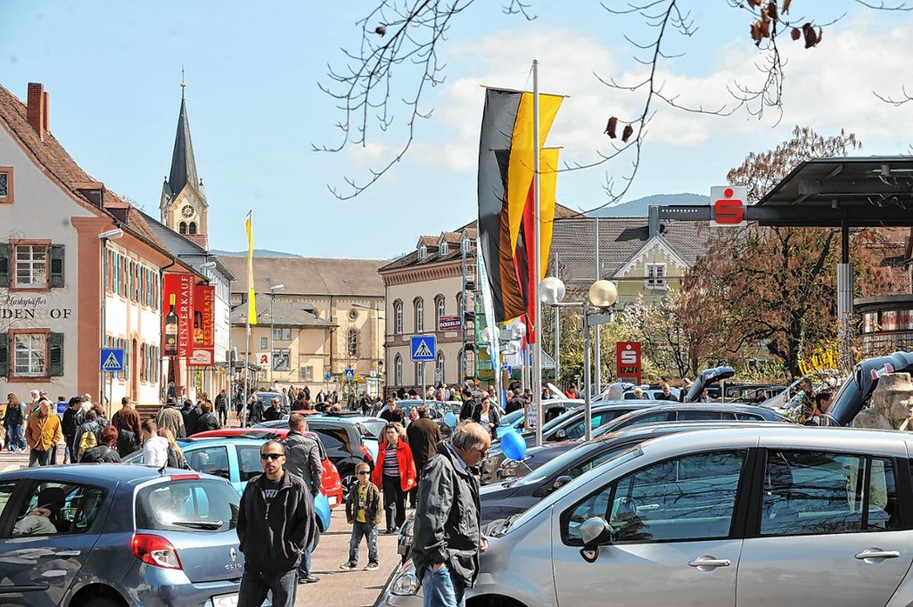 Müllheim: Offene Läden und Autoschau