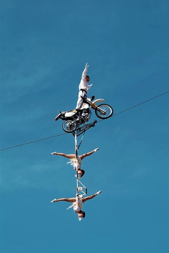 Auf dem Jubiläumsprogramm steht die Hochseilshow der Artisten-Familie Falko Traber mit waghalsiger Akrobatik in bis zu 50 Metern Höhe. Foto: zVg/Falko Traber Hochseilshow