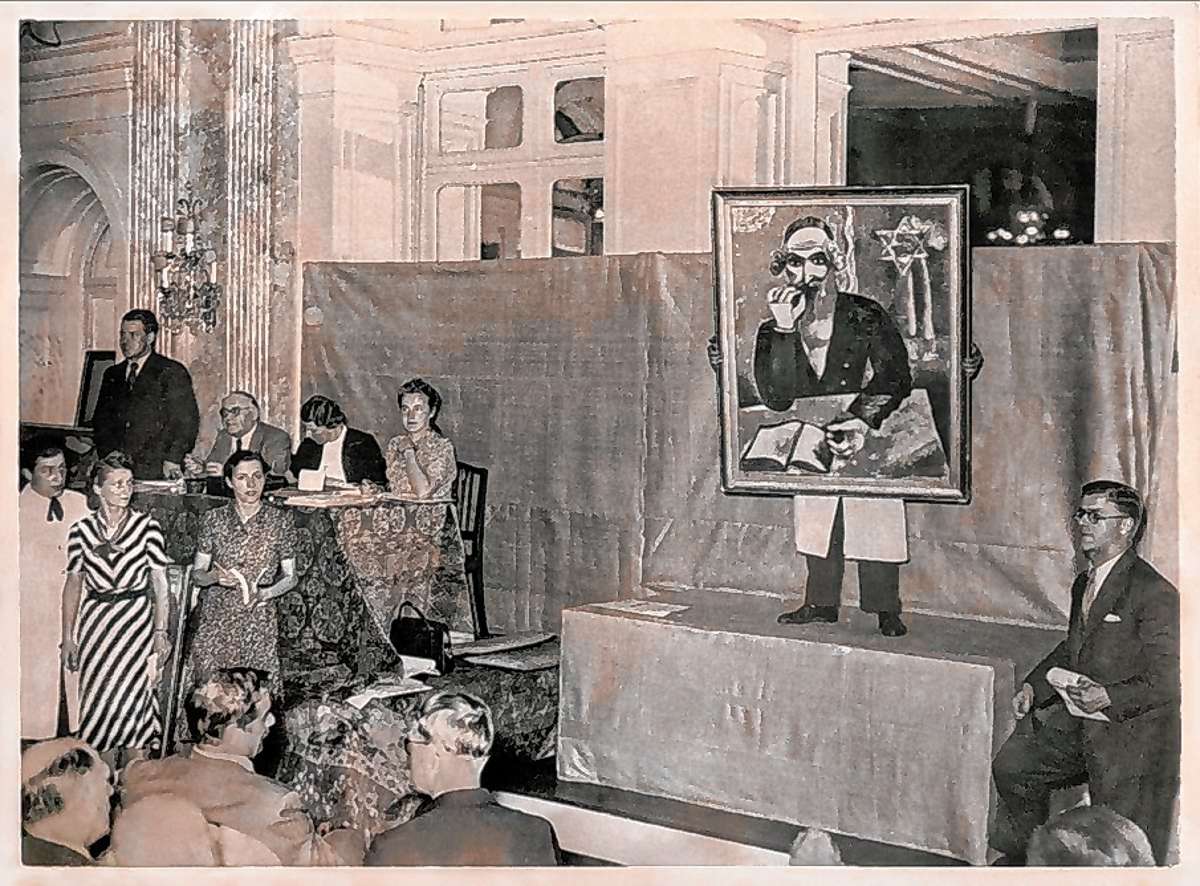 Blick in die Auktion der Galerie Fischer während der Versteigerung von Marc Chagalls „La Prise (Rabbin)“, Luzern 1939                                       Foto: Gotthard Schuh