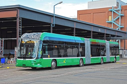 Neue E-Doppelgelenkbusse werden auf der Linie 50 zum EuroAirport eingesetzt. Foto: Markus Wagner