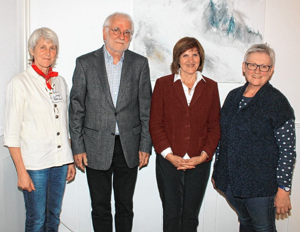Doppellesung im  Kulturhaus in Raich: Sonja Eiche, Ulrich Zimmermann, Carola Horstmann, Agnes Liebl (von links).  Foto: Heiner Fabry Foto: Markgräfler Tagblatt