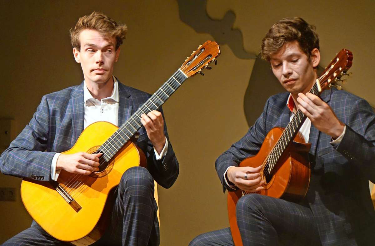 Sören Golz und Ivan Danilov  geben Konzert in Steinen: Ein Feuerwerk  auf der Gitarre