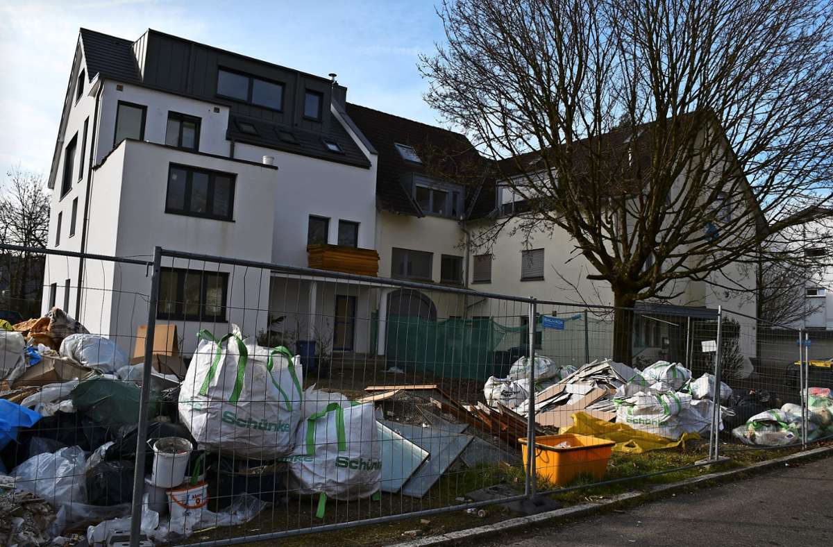 Der Bauschutt auf diesem Grundstück an der Barrystraße soll in Kürze beseitigt werden. Foto: Heinz Vollmar