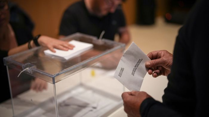 Spanien: Katalonien-Wahl beginnt: Puigdemont gilt als ein Favorit