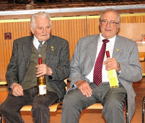 Singen seit Jahrzehnten im Chor: Max Sieglin (65 Jahre) und Werner Keßler (70 Jahre).   
Foto: Heiner Fabry Foto: Markgräfler Tagblatt