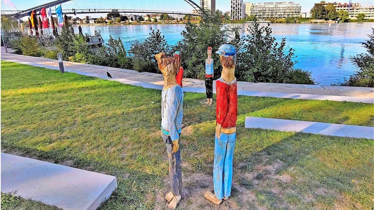 Weil am Rhein: Holzfiguren kehren an ihren Platz zurück