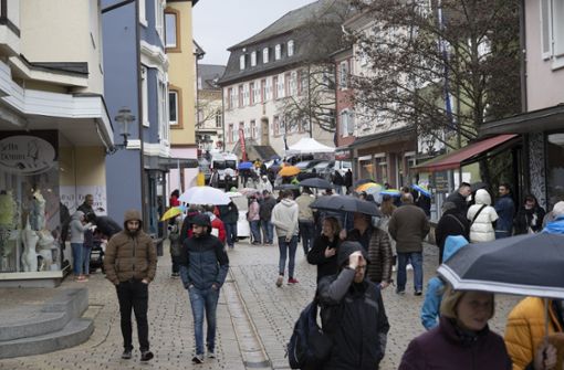 Schirme aufspannen hieß es am Sonntag in Müllheim. Foto: Münch