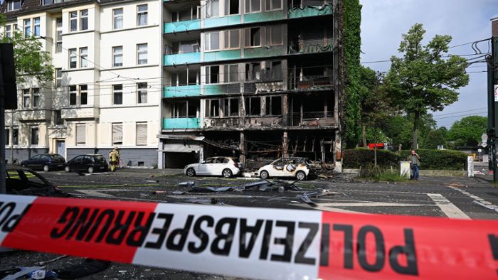 Nordrhein-Westfalen: Bild der Verwüstung: Drei Tote nach Brand in Düsseldorf