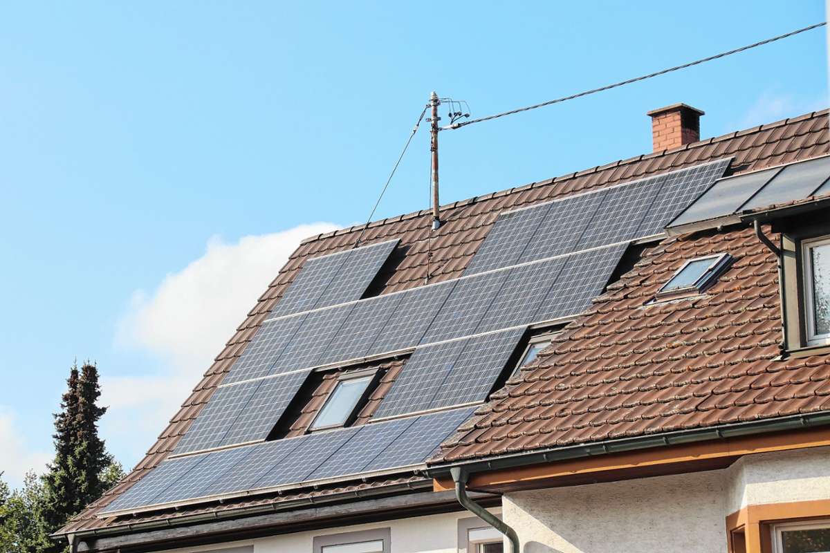 Mehr Photovoltaik-Module – wie hier in Binzen – sollen bald auf Eimeldingens Dächern zu sehen sein. Foto: Beatrice Ehrlich