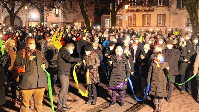 Schopfheim: Hunderte Teilnehmer bei Spaziergang und Gegenkundgebung