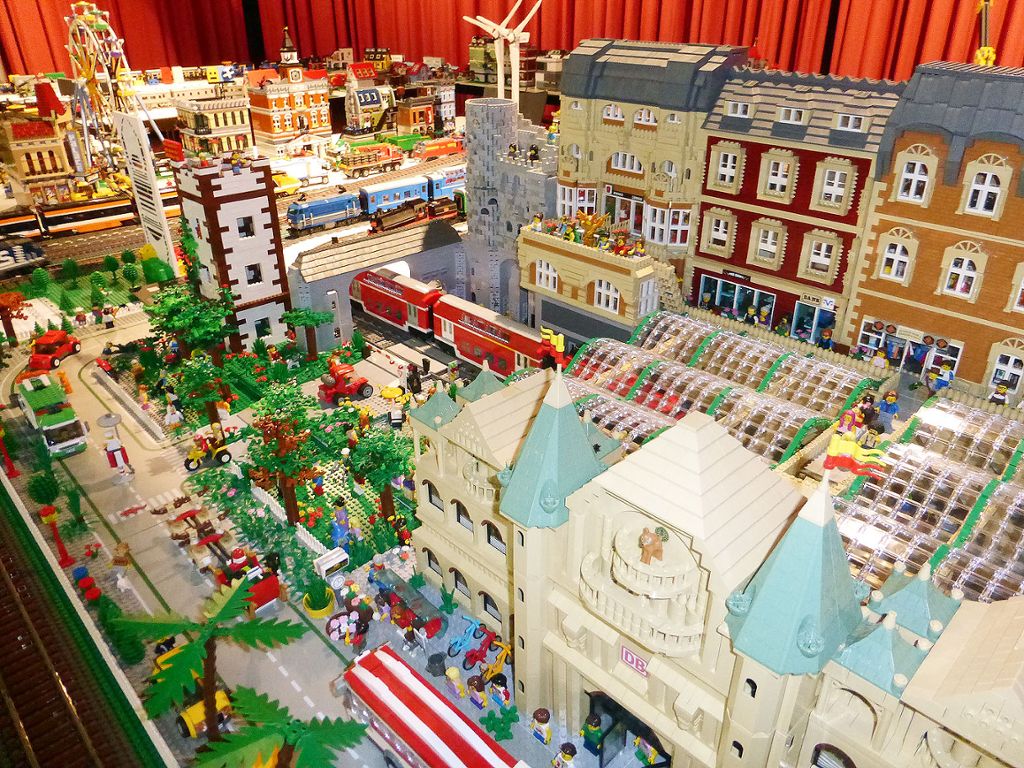 Lörrach: Modelleisenbahn und Lego-Bauten