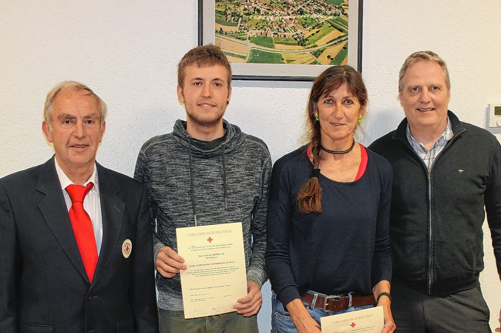 Schallbach: Verdiente Blutspender vom Bürgermeister geehrt