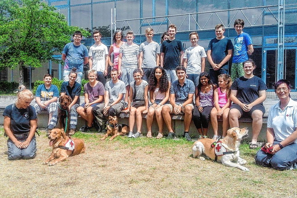Neuenburg: Rettungshunde bei Schulsanis