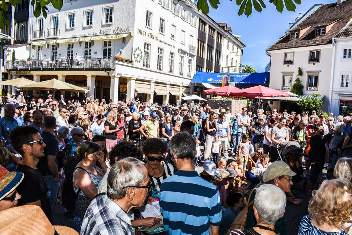 Gesang - überall Gesang! Bei Lörrach singt am Samstag wurde die ganze Innenstadt zum Resonanzkörper. Foto: Veronika Zettler