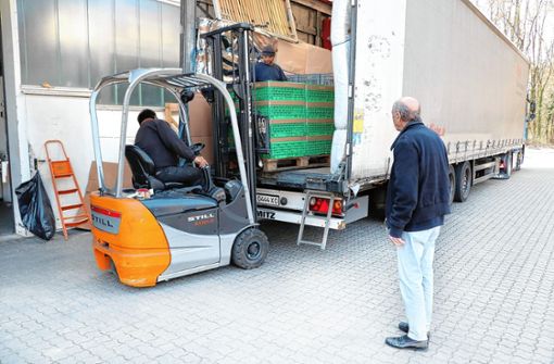 Mit dem Laster werden die Güter so weit transportiert wie möglich. Anschließend geht es mit kleineren Fahrzeugen weiter. Foto: /Saskia Scherer