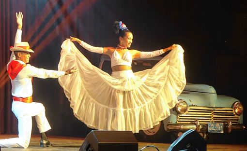 Mitreißende Tanznummern prägten die Show „Pasión de Buena Vista“ in der Schopfheimer Stadthalle. Foto: Jürgen Scharf
