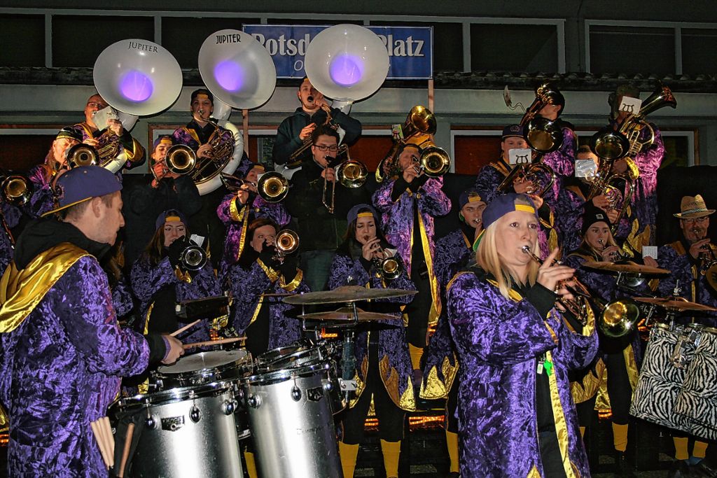Guggemusiken aus der  Region fetzten  beim   „Musik eXBrass“  in Langenau.    Foto: Ralph Lacher Foto: Markgräfler Tagblatt