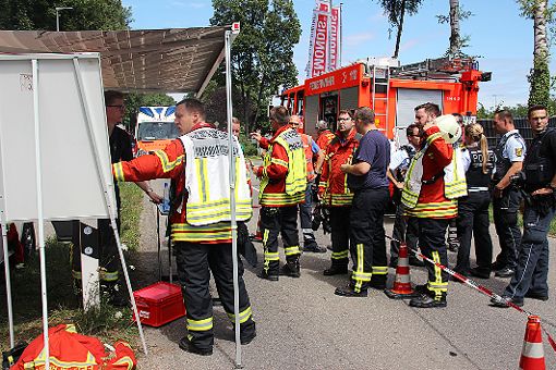 Lagebesprechung der Führungskräfte der Feuerwehr Foto: Weiler Zeitung