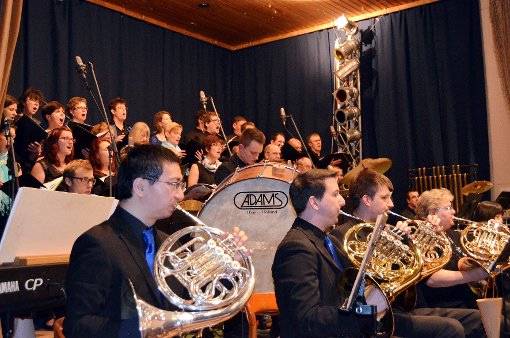 Chor und Orchester gaben eine überzeugende Kombination ab. Foto: Silke Hartenstein Foto: Weiler Zeitung