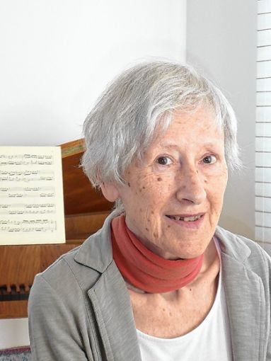 Seit 38 Jahren ist Hildegard Stollberg, die auch den Kirchenchor und den Instrumental- und Gitarrenkreis leitet, für den ökumenischen Frauenclub verantwortlich.                                                    Foto: Klaus Brust