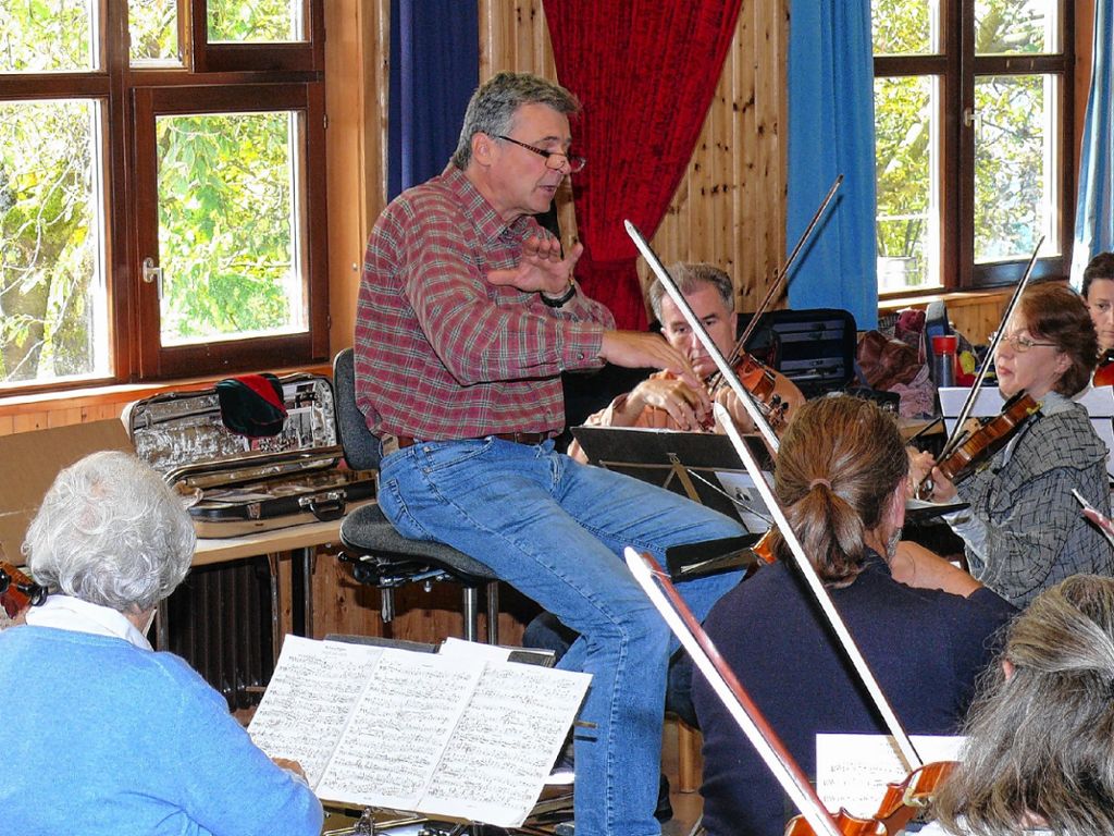Bei der Arbeit: Stephan Malluschke probte mit dem Oberrheinischen Sinfonieorchester.    Foto: Gottfried Driesch Foto: Die Oberbadische