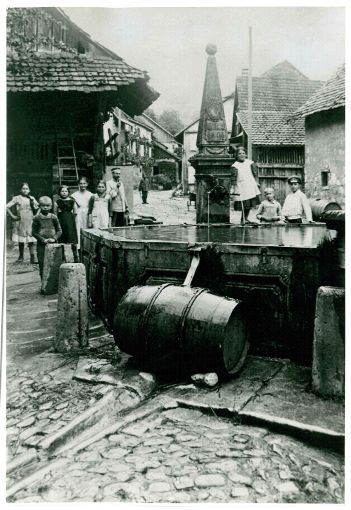 Der Kerngassbrunnen im Jahr 1918 
Fotos: zVg Foto: Weiler Zeitung