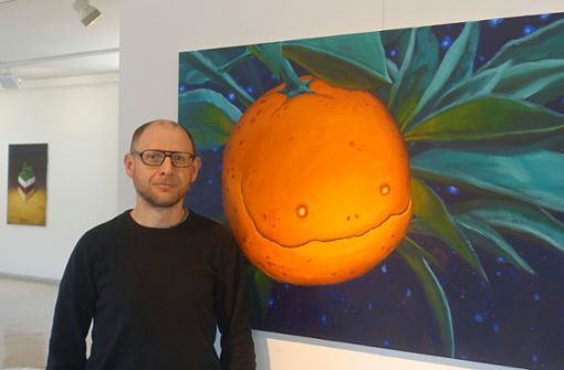 Eduard Kasper vor seiner lächelnden Zitrone. Foto: Jürgen Scharf