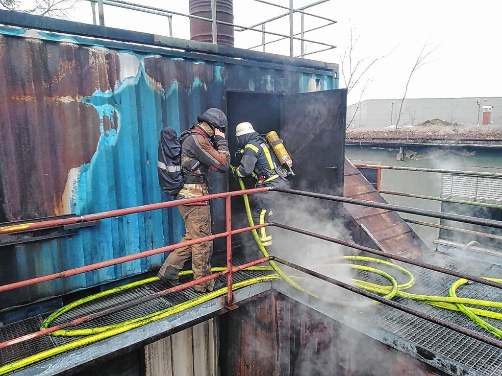 Feuerwehrleute aus Kandern übten den Ernstfall.   Foto: zVg