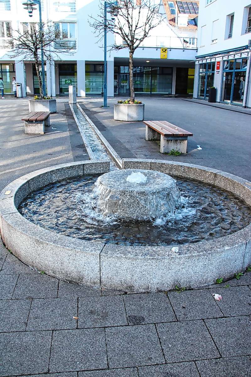 Schopfheim: Pflughof: Brunnen sprudelt