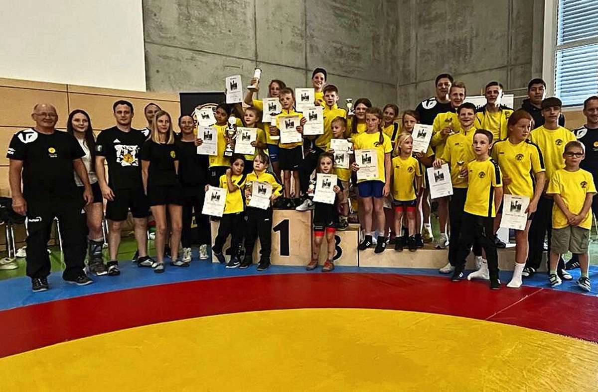Ringer Zell: 236 junge Athleten  beim Hohe-Möhr-Cup der Ringer  in Zell