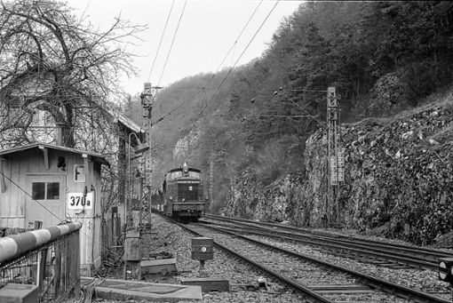 Dieses Foto zeigt den Bahnübergang Huttingen zwischen Kleinkems und Istein. Foto: Hugenschmidt