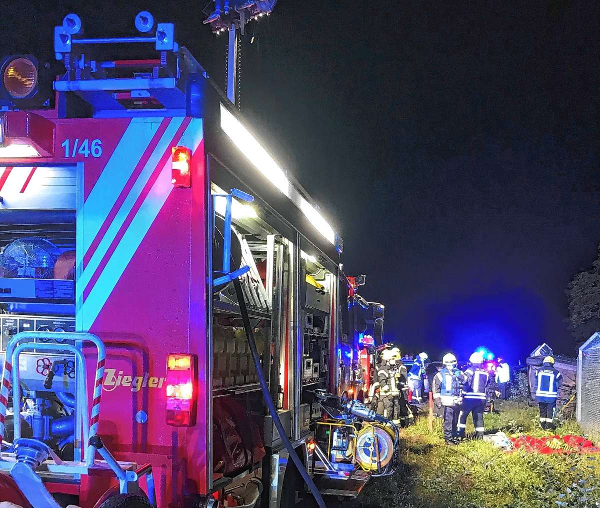 Neuenburg: Nach Unfall: Auto bleibt seitlich liegen