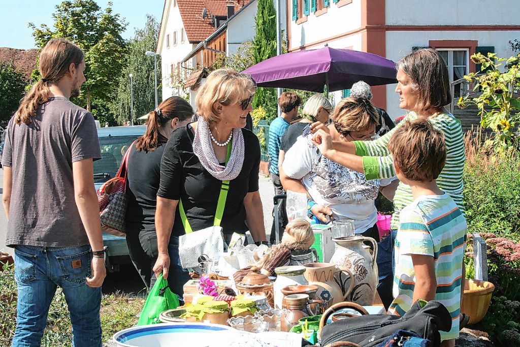 Kandern: Zweiter Dorfflohmarkt in Wollbach mit vielfältigem Angebot