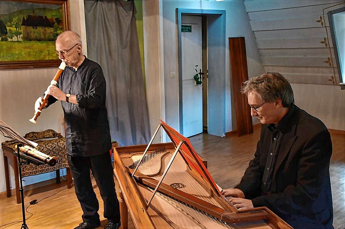 Dieter Lämmlin am Spinett und der Flötist Albrecht Barth kamen mit Werken von Couperin und Bach. Foto: Heinz Vollmar