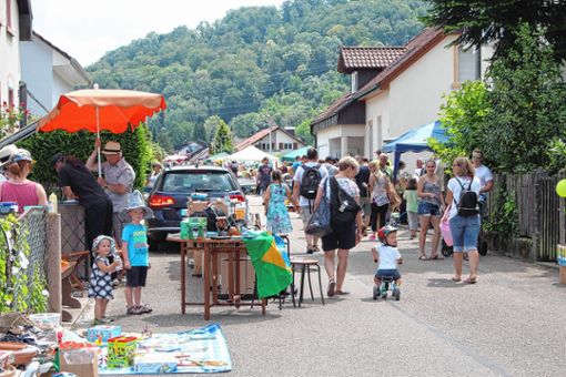 Gut besucht war der Dorfflohmarkt.  
Fotos: Anja Bertsch Foto: Markgräfler Tagblatt