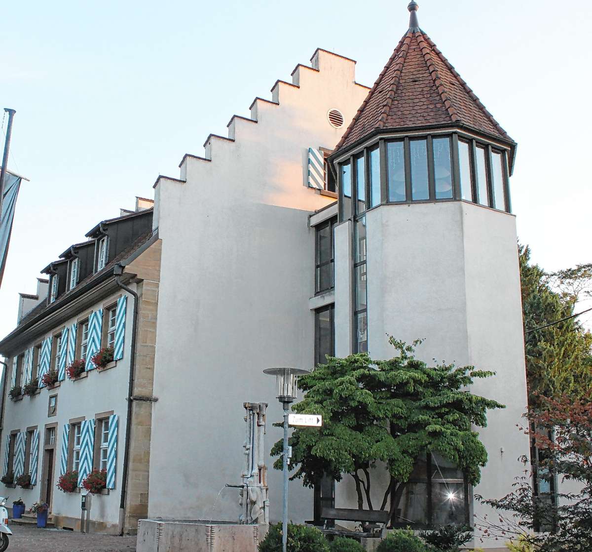 Das Bad Bellinger Rathaus soll modernisiert und durch einen Anbau erweitert werden. Foto: Claudia Bötsch