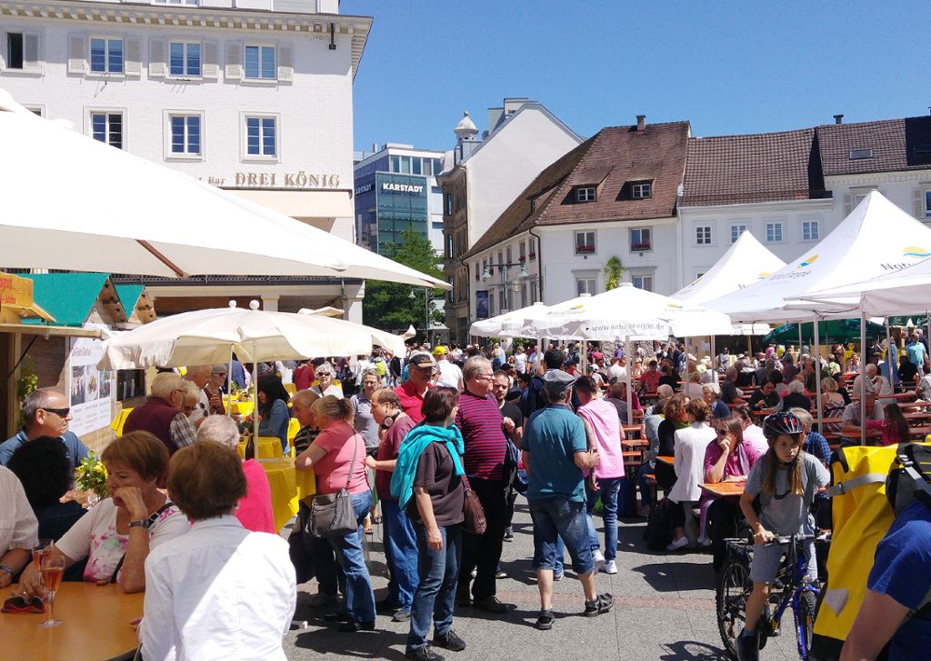 Lörrach: Weindorf: Großer Ansturm am Samstag