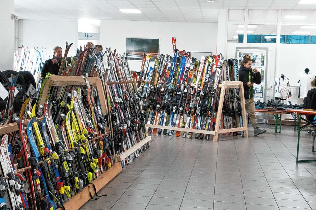 Beim Brettlemarkt des Skiclubs gibt es gebrauchte Skiausrüstung für Kinder und Erwachsene. Foto: zVg