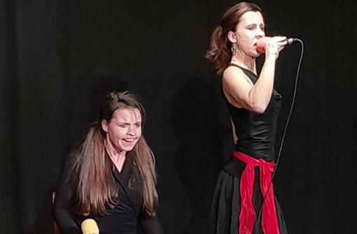 Jessica (links) und Jennifer Fetscher im Bühneli Foto: zVg/Veranstalter