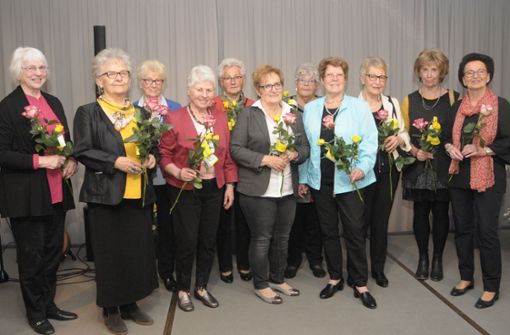 Die Frauengruppe der Freien Wähler  mit Waltraud Kilian (r.) bei der Feier zum 35-jährigen Bestehen im Hebelsaal Foto: Regine Ounas-Kräusel
