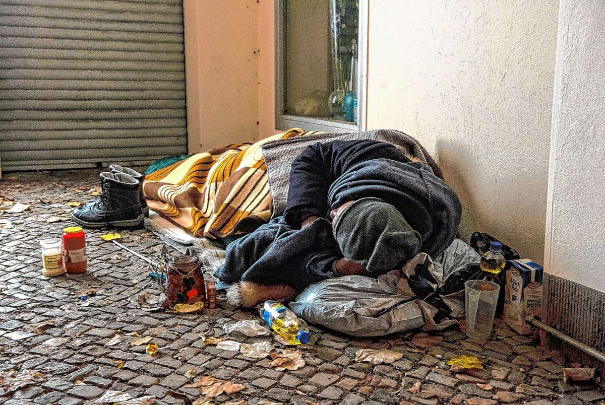 In den Anlaufstellen für Obdachlose und Bedürftige in Basel herrscht derzeit Hochbetrieb. Foto: dpa/Paul Zinken