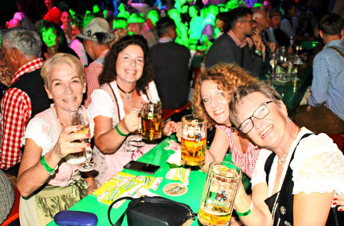 Lörrach: Abfeiern im Lasser-Stadl: fast 4000 Gäste beim Brauersilvester