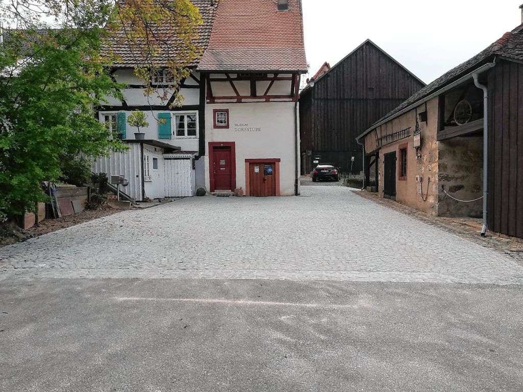 Weil am Rhein: Dorfstube in Ötlingen hat gepflasterten Vorplatz