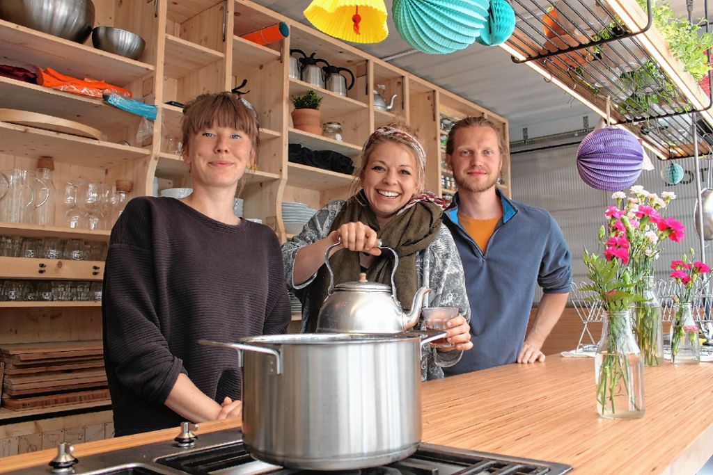 Agnes Disselkamp, Ina Peppersack und Daniel Schoon wollen Menschen über das Kochen zusammenbringen.   Foto: Katharina Ohm Foto: Die Oberbadische