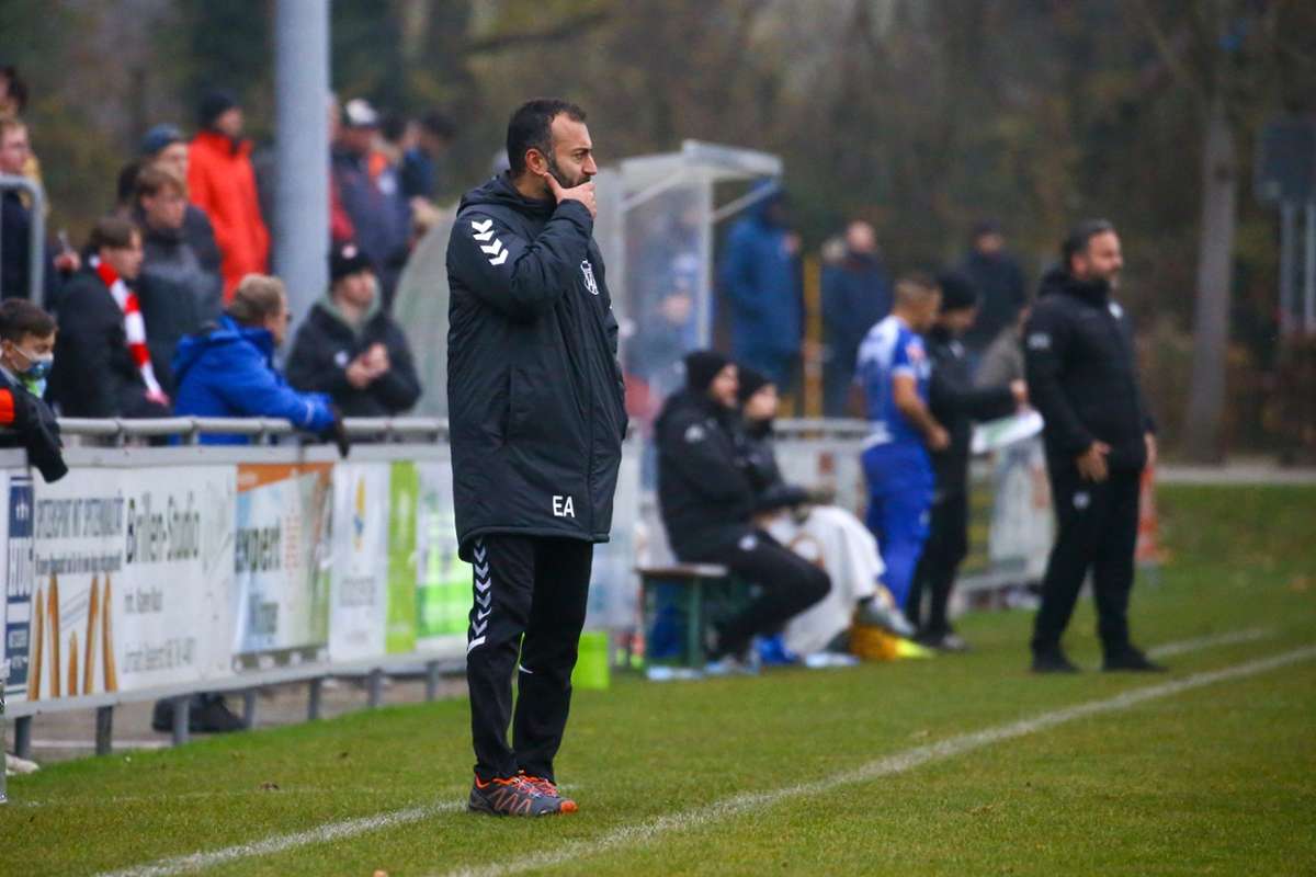 Nicht zufrieden ist FVLB-Trainer Erkan Aktas mit der ersten Halbzeit in Reutlingen gewesen.